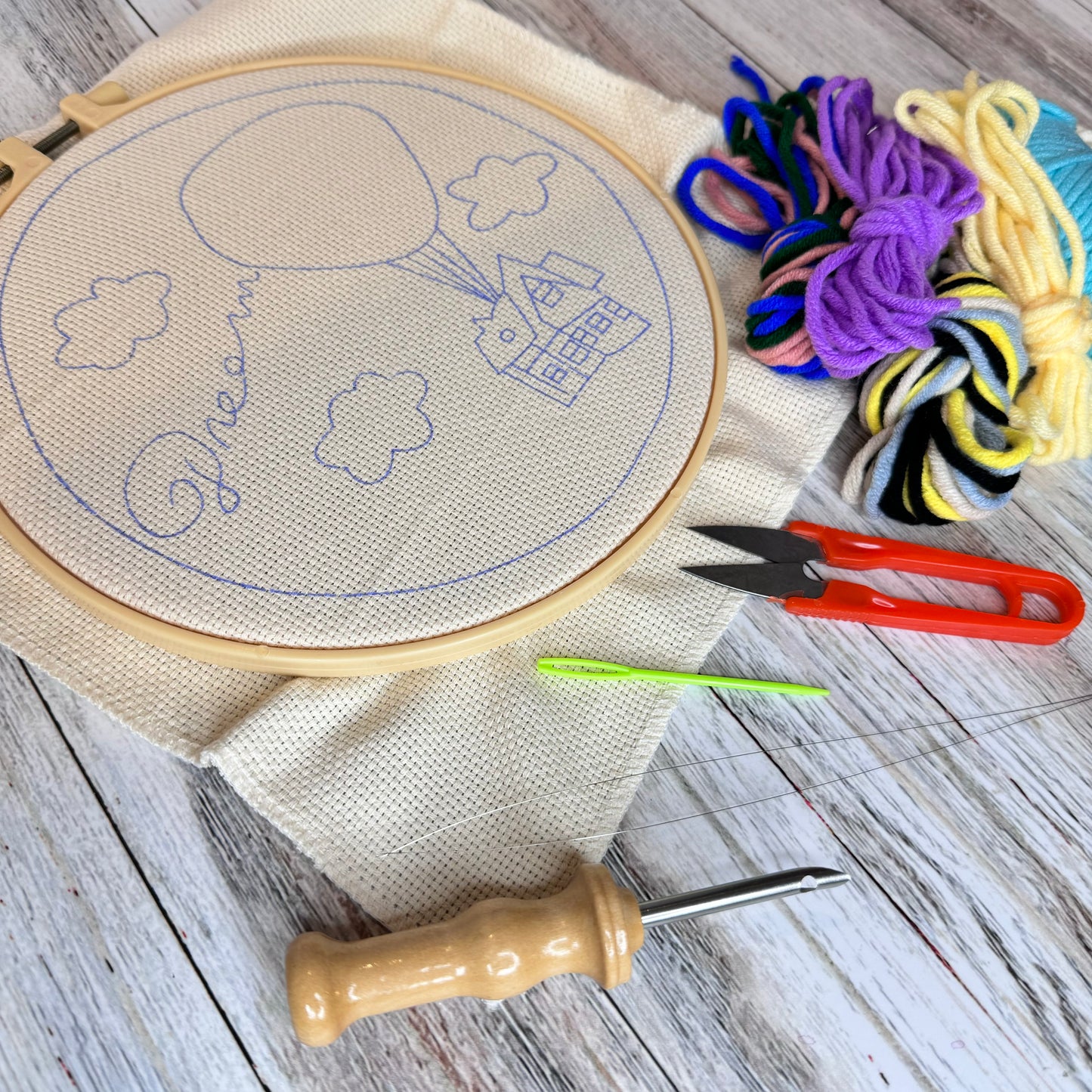 Luna- Kit para Bordar con Lanas
