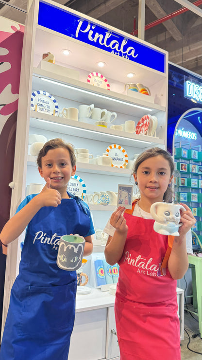 Experiencia para niños de pintar cerámica en Pintala Cuadros en Parque La Colina Bogotá