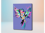 Lienzo con pintura de colibrí multicolor sobre fondo morado en estilo pintura por números.
