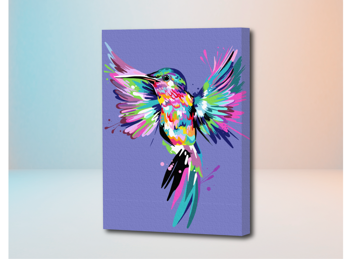 Lienzo con pintura de colibrí multicolor sobre fondo morado en estilo pintura por números.