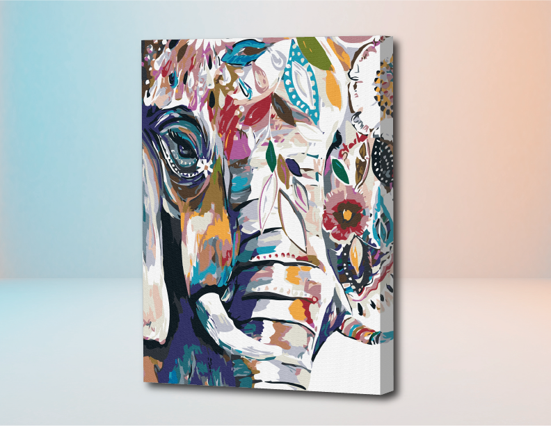 Elefante abstracto en tonos azul, marrón y blanco con flores coloridas en estilo pintura por números.