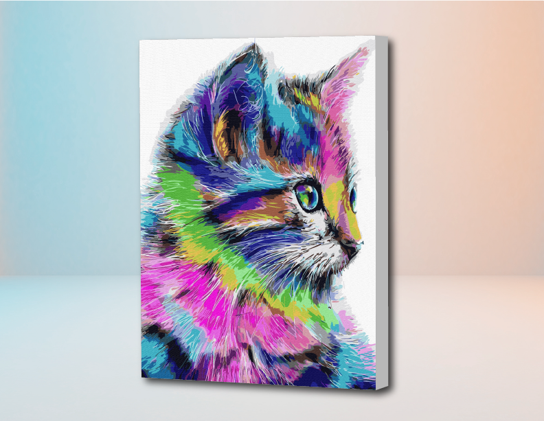 Gato multicolor pintado con técnica de pintura por números, tonos vibrantes y detalles realistas.